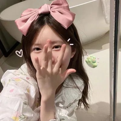 随盲柳入眠的女人